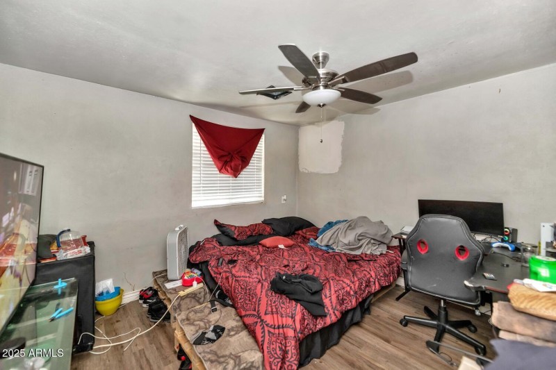 306 E Kinderman Dr-large-061-063-306 E K
