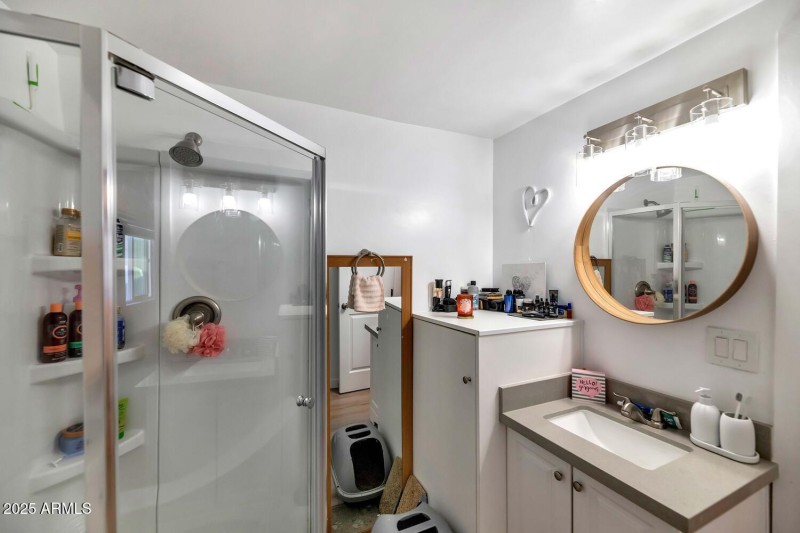 306 E Kinderman Dr-large-067-046-306 E K