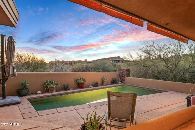 51-Pool Views