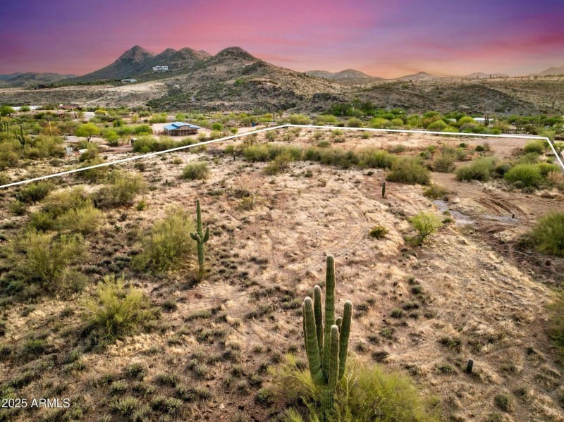 4.65 Acres Easy to Build