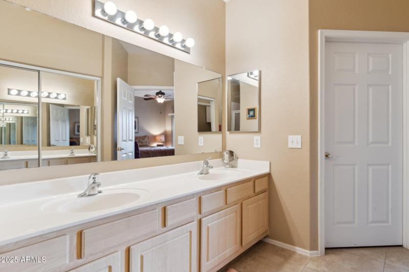 15-web-or-mls-9555-e-raintree-dr-unit-20