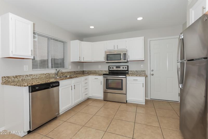 021-photo-kitchen-11854109