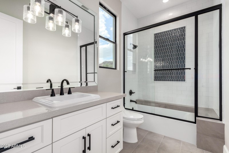 En Suite Bed 2 Bathroom