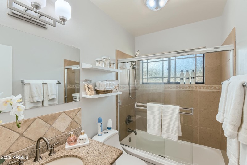 17 Bathroom - Copy