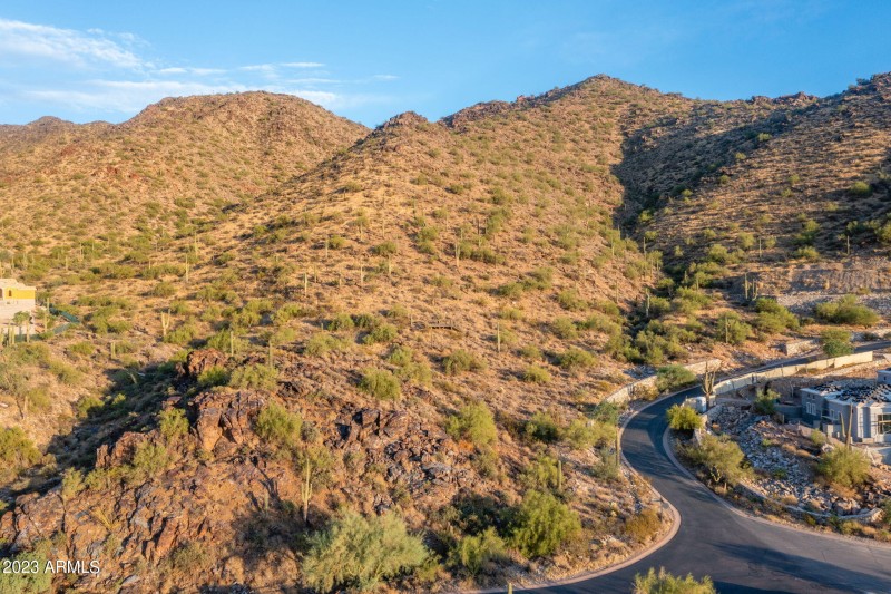 Panoramic Mountain Views