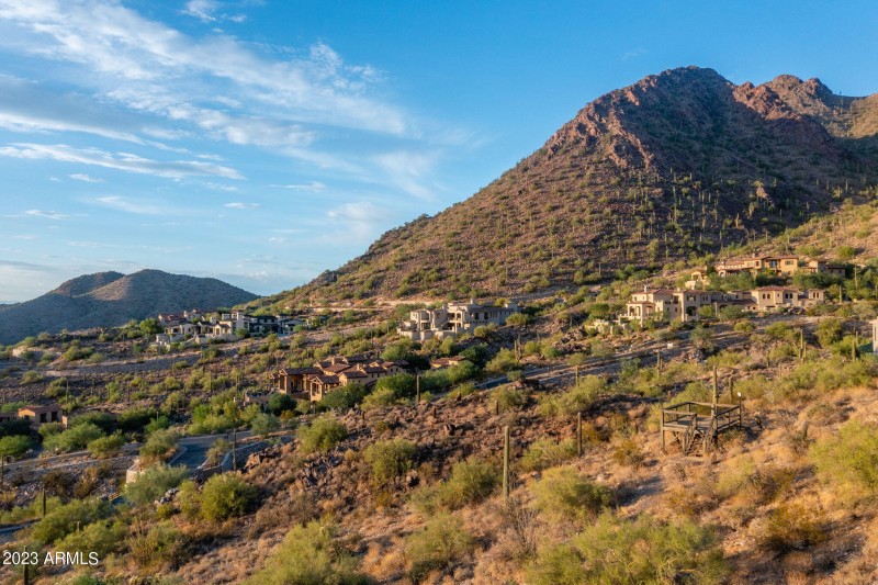 Panoramic Mountain Views