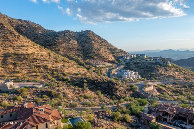 Panoramic Mountain Views