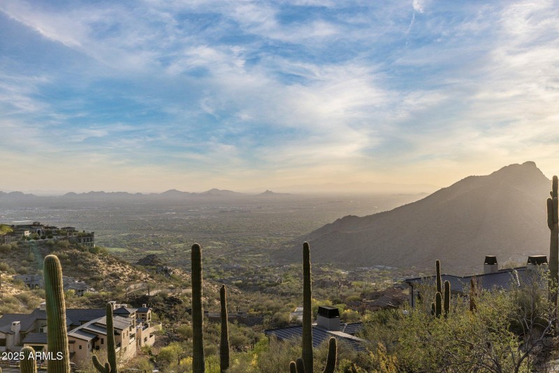 Panoramic Mountain Views