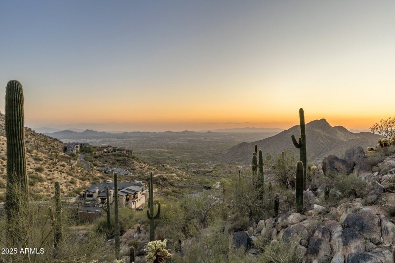 Panoramic Mountain Views