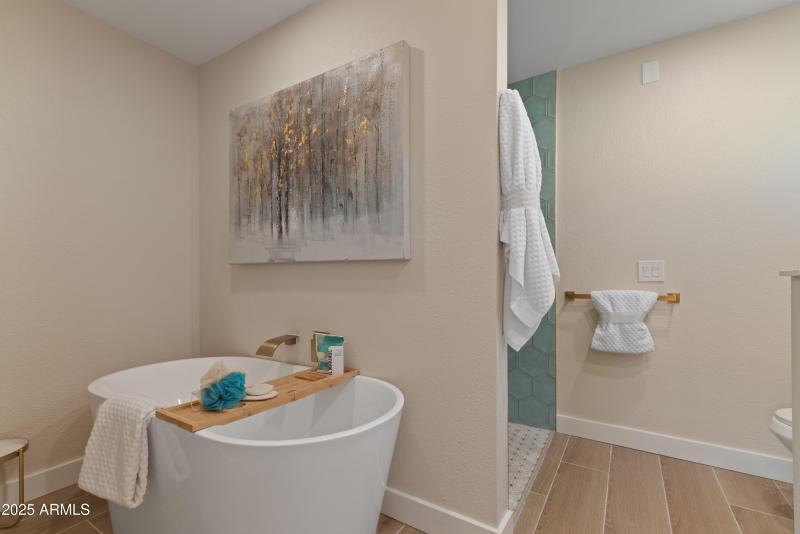 23_6802 n 22nd pl-21