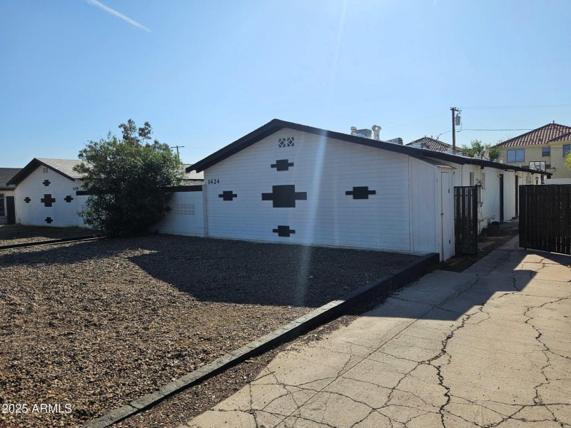Side View 1424-1428