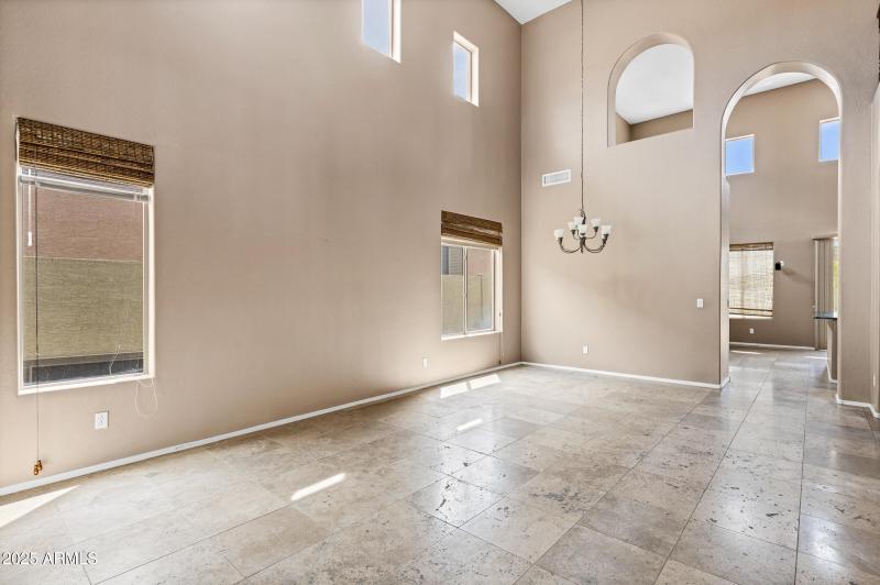 3033 W Redwood Ln-9