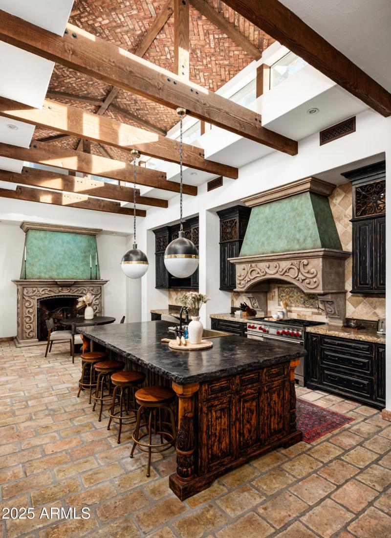 Kitchen w/fireplace