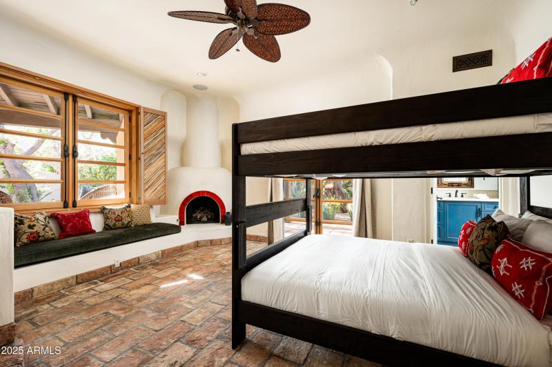 Guest bed