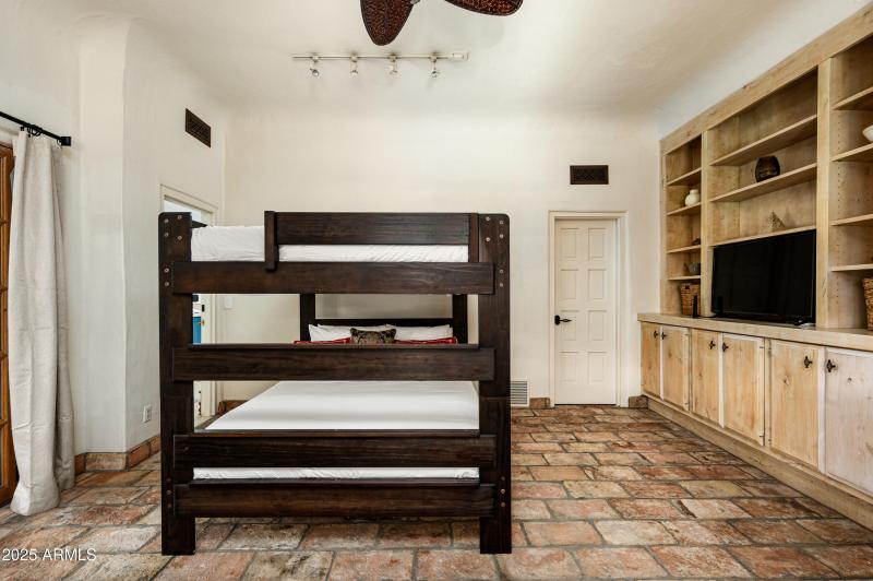 Guest bed