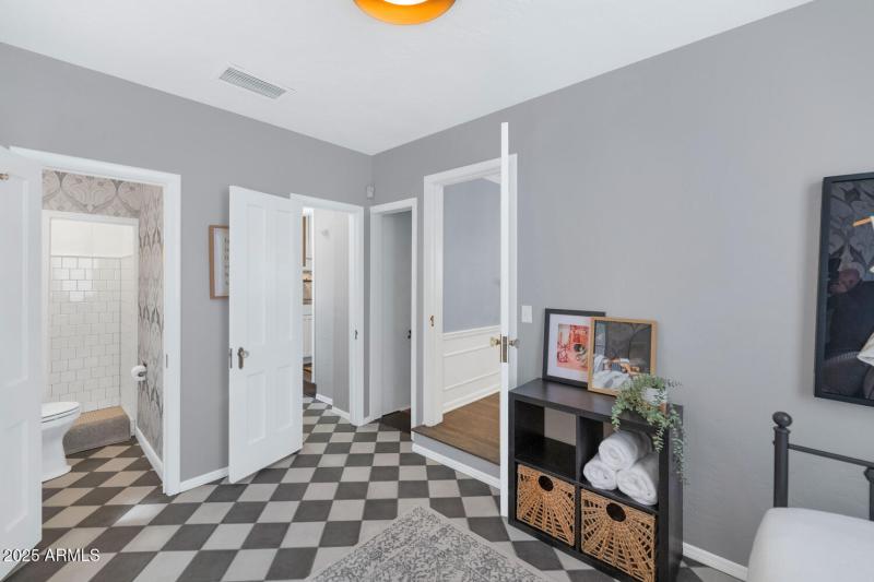 329 W Encanto Blvd-large-023-015-TOD9371