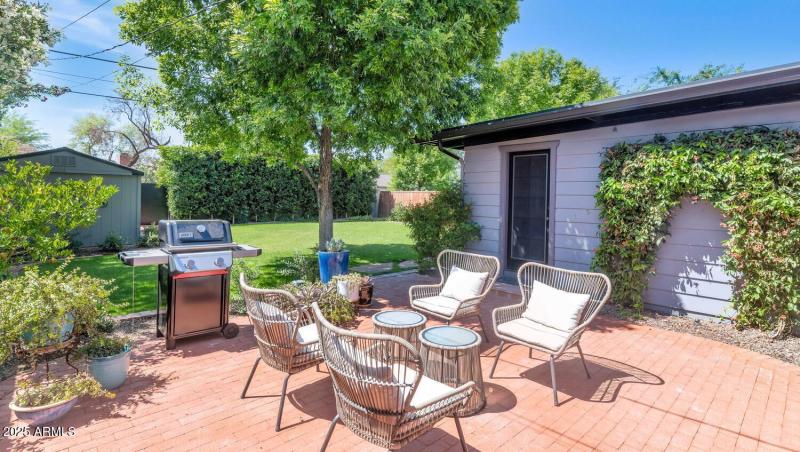 329 W Encanto Blvd-large-026-023-TOD9389