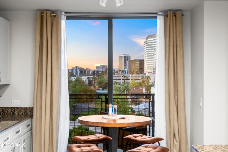 Eat-In Kitchen