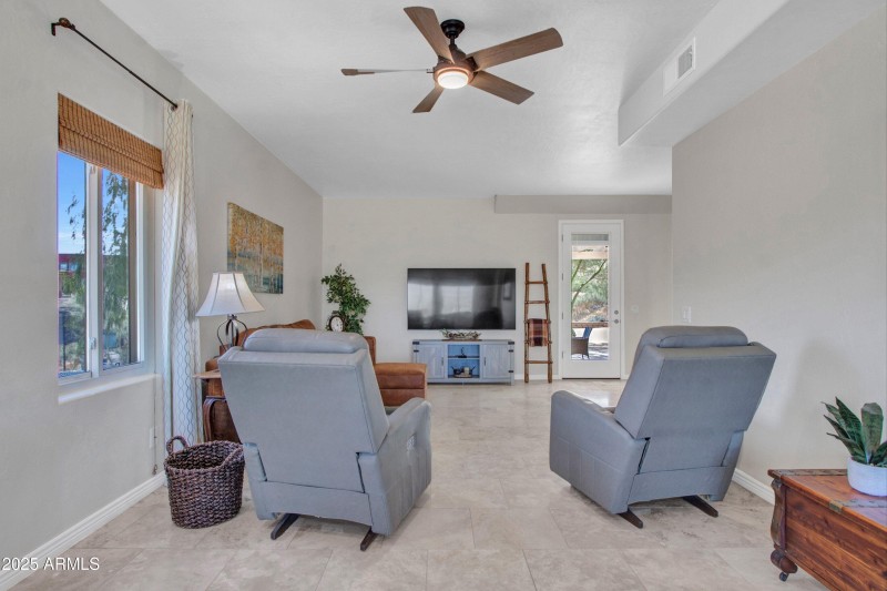 24-07-Living room (5)