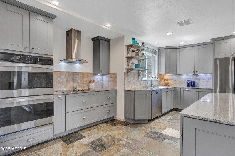 26-06-Kitchen (1)