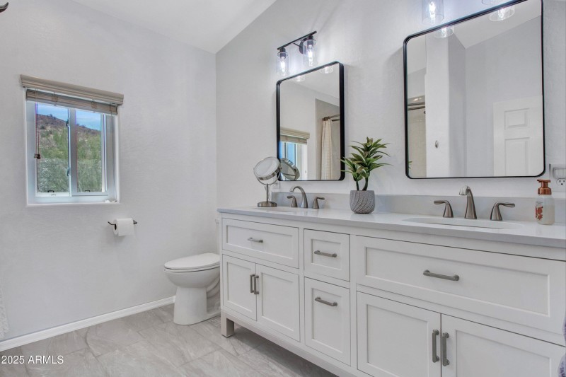 43-14-Master bath (1)