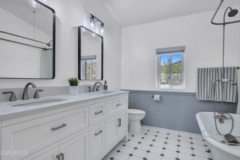 48-16-Hall bath (1)