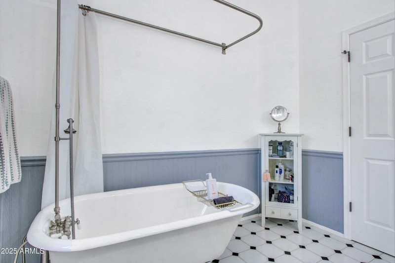 49-16-Hall bath (2)
