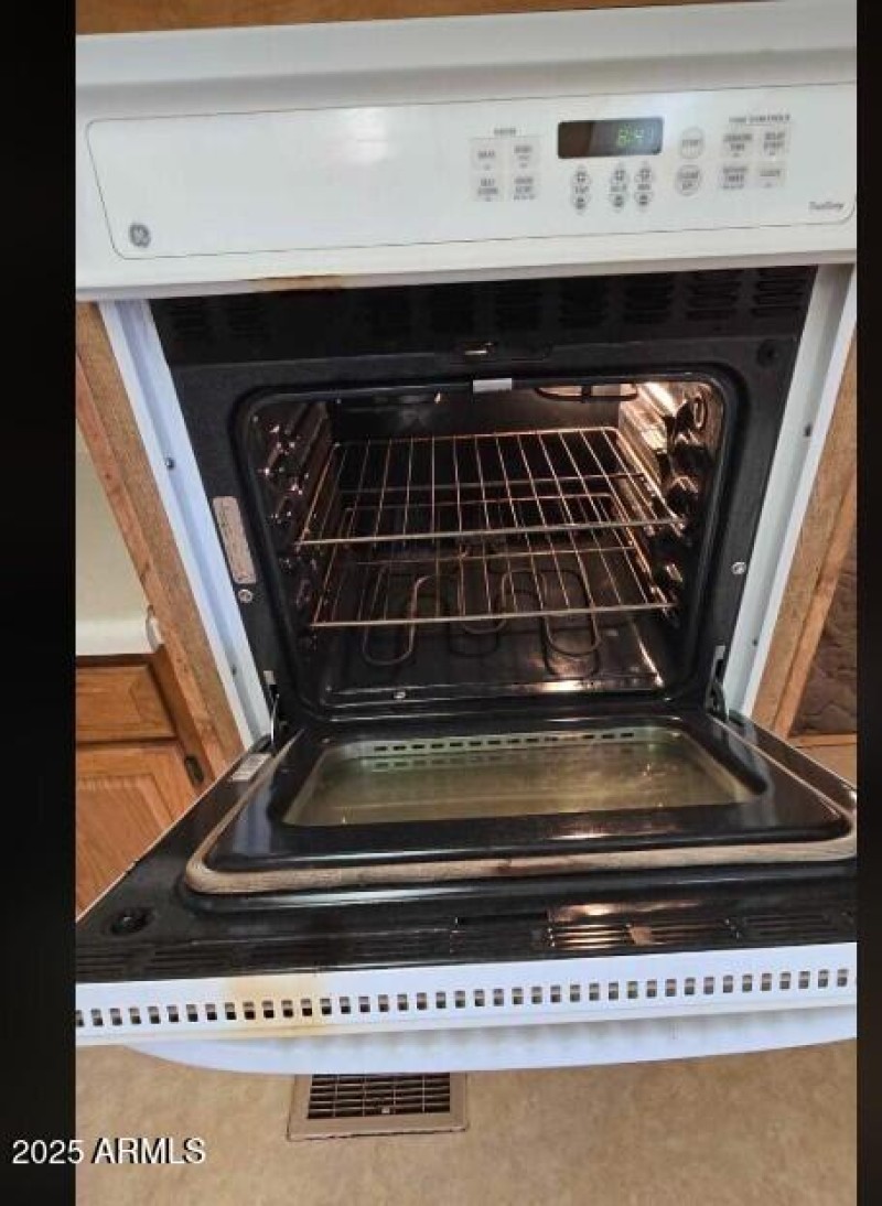 Kitchen oven