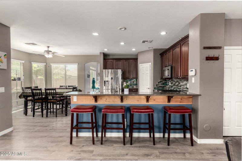 KITCHEN & DINING -