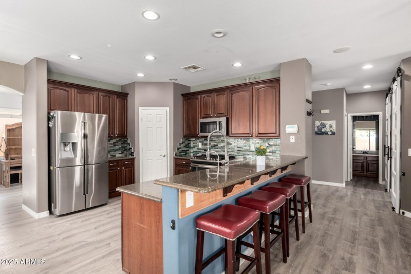 KITCHEN -
