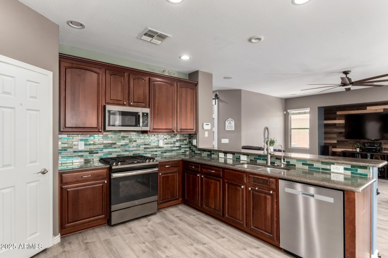 KITCHEN -