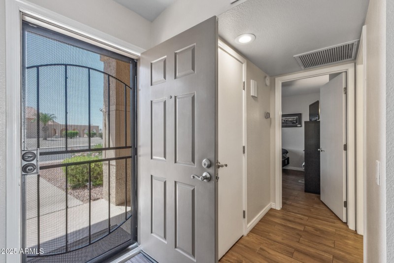 Front Entry / Foyer