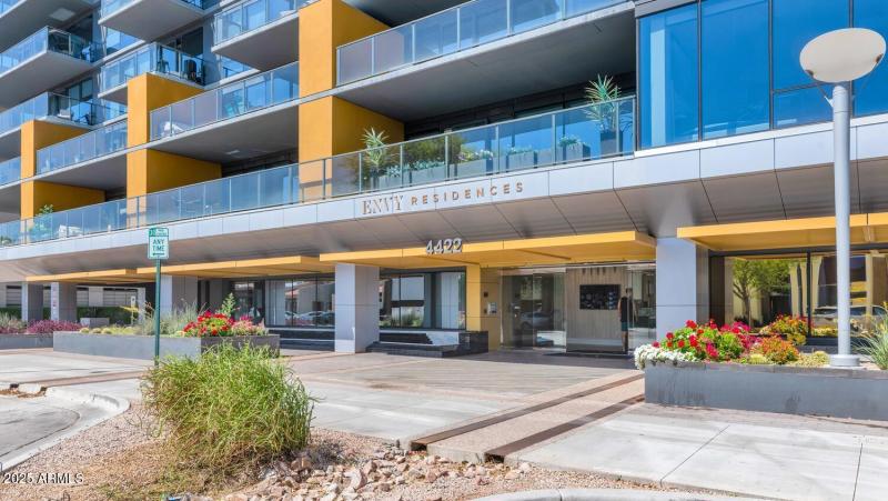 4422 N 75th St-large-006-011-TOD9490-150