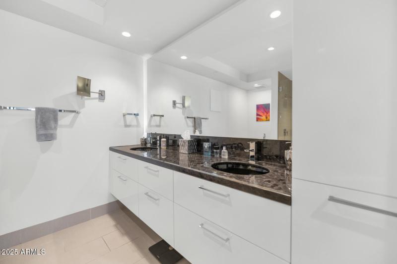 4422 N 75th St-large-021-035-TOD9470-150