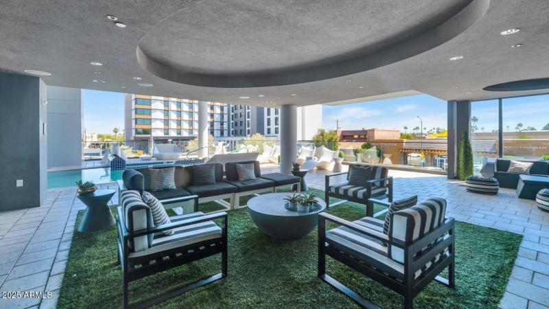 4422 N 75th St-large-033-025-TOD9489-150