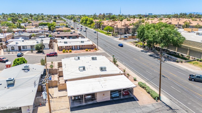 1041 N Mesa Dr - Parking