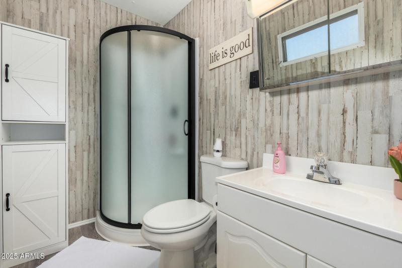 Main Ensuite Bathroom