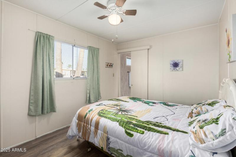 Queen Bed Main Ensuite