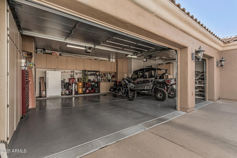 3 Car Garagee