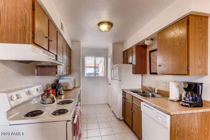 540 S West Rd Unit 21-small-003-3-Kitche
