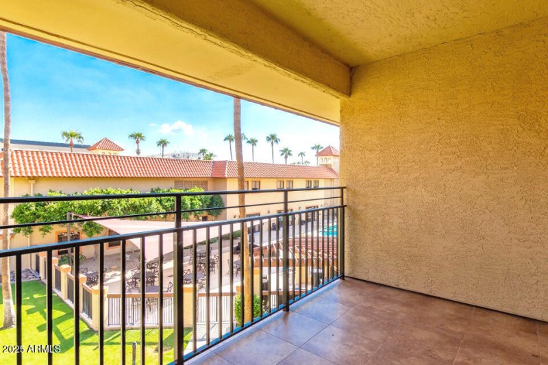 C304_Balcony