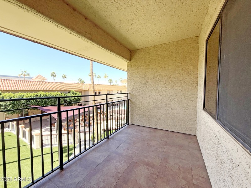 C304_Balcony1