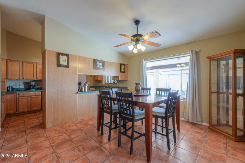 Dining Area (1)