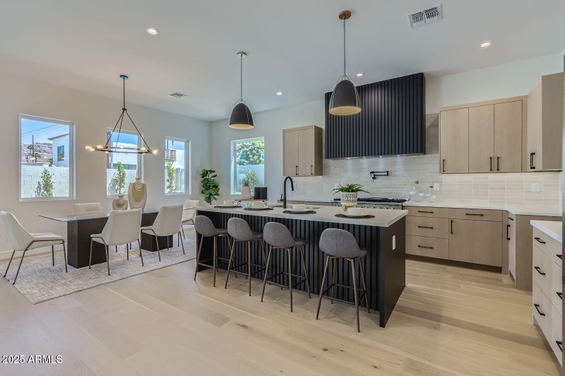 Dining/Kitchen