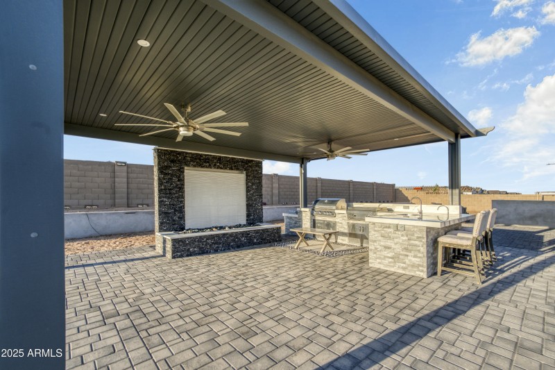 Deluxe Island Grill