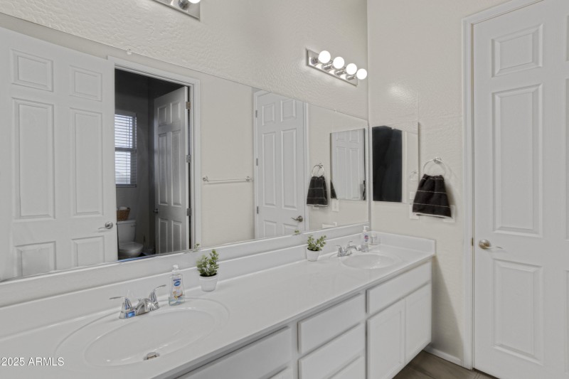 Jack-and-Jill Bath