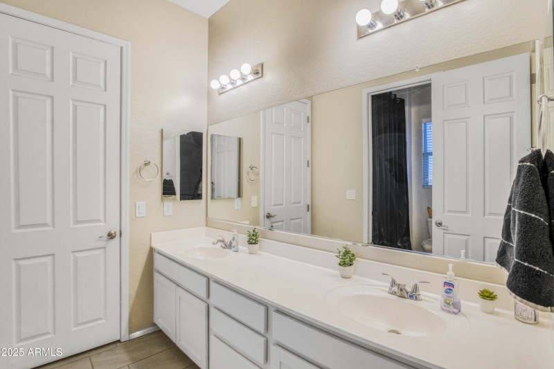 Jack-and-Jill Bath