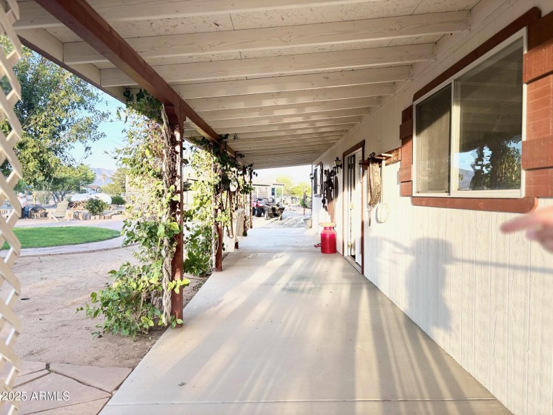 Shop entry with no step