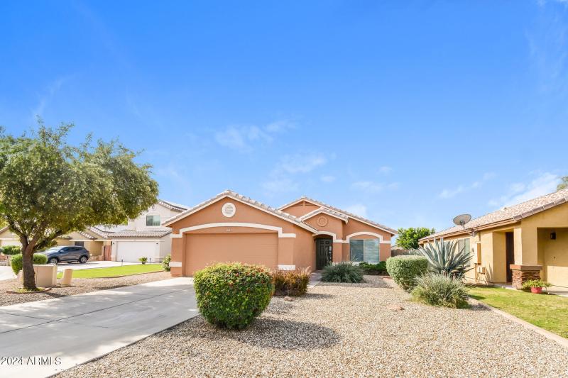 002-photo-front-view-8256711