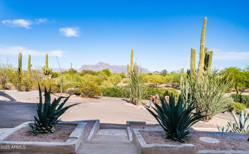 612 N Signal Butte Rd Exterior Photos-23